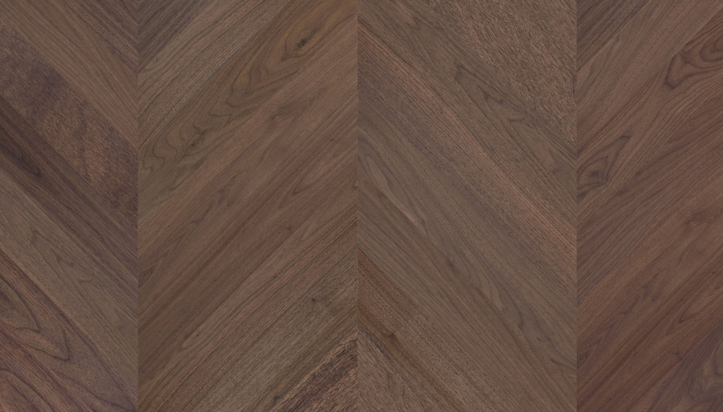 „Chevron“ rašto riešutmedžio parketlentės „Nova Eco AB“ Extra Matt Lacquered Gloss 10–15% – #35006